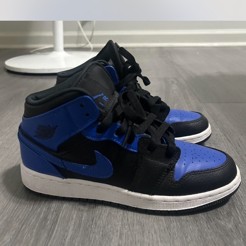 Nike Kids Black and Blue Sneakers